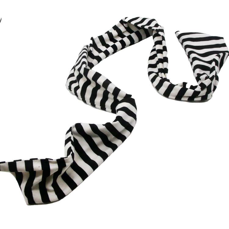 lying: Black white turban hair band with wire